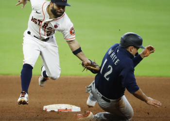 Astros take a broom to the Mariners in weekend series