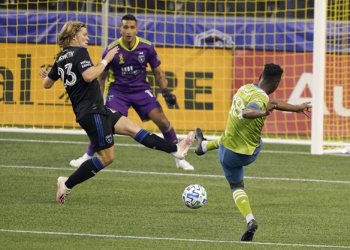 Sounders obliterate Quakes 7-1