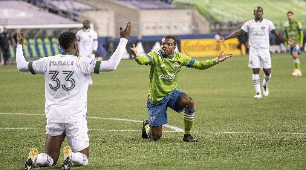 Will Bruin saves the day with stoppage time goal, Sounders tie Timbers 1-1