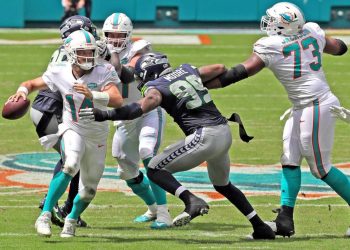Seahawks drop Dolphins 31-23, go to 4-0