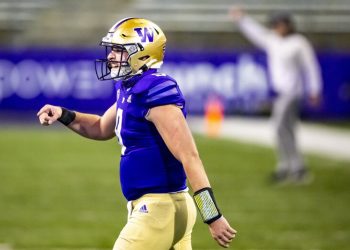 Huskies come back from 3 TD deficit to beat Utah 24-21